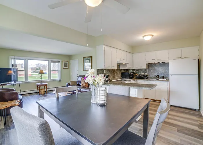 Cozy Couples Escape In Homewood: Pets Welcome! Homewood