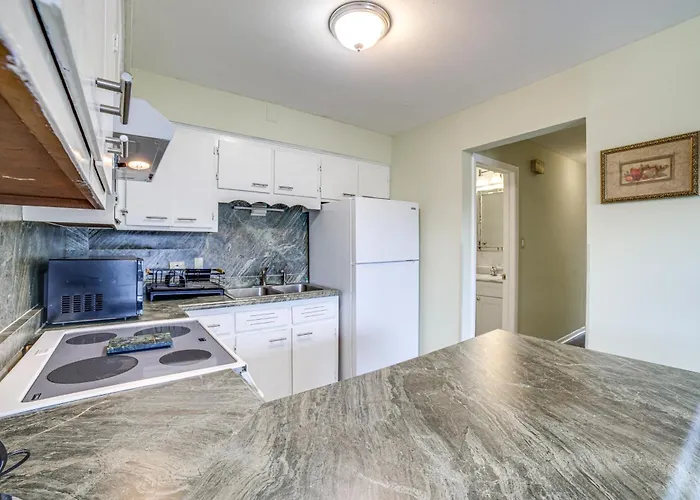 Дом отдыха Cozy Couples Escape In Homewood: Pets Welcome!