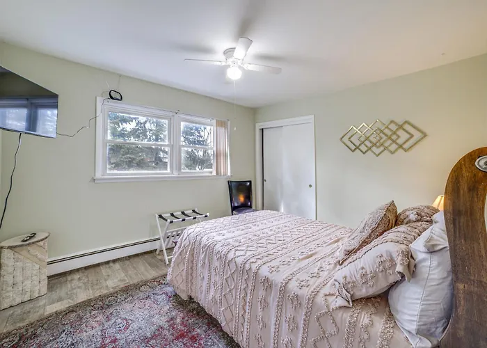 Дом отдыха Cozy Couples Escape In Homewood: Pets Welcome!