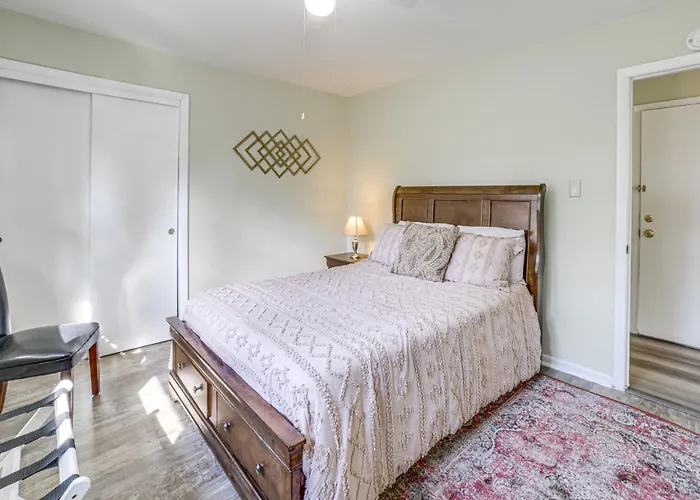 Cozy Couples Escape In Homewood: Pets Welcome! Дом отдыха