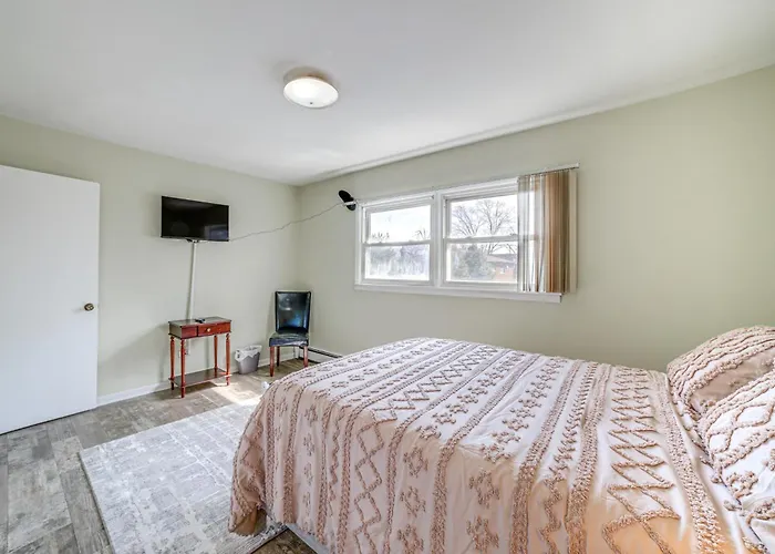 Cozy Couples Escape In Homewood: Pets Welcome! Homewood