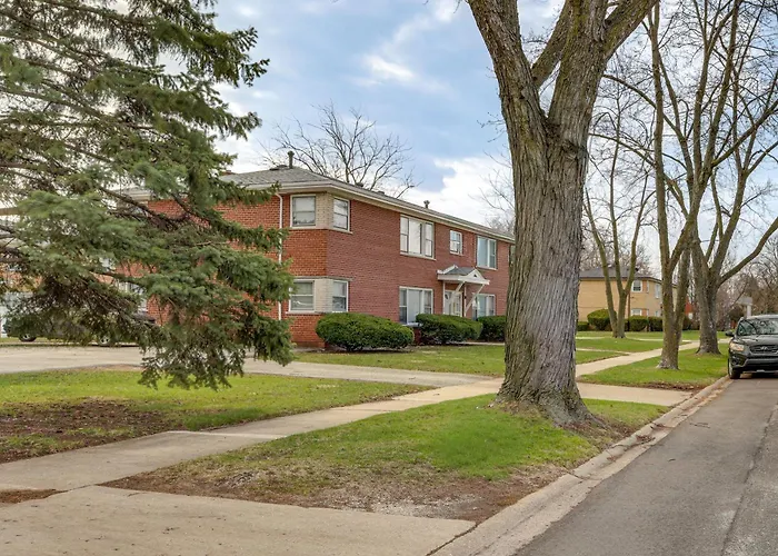 Cozy Couples Escape In Homewood: Pets Welcome! *